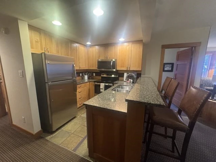 201D-2036 London Lane, Whistler, BC, V8E 0N7 - 16