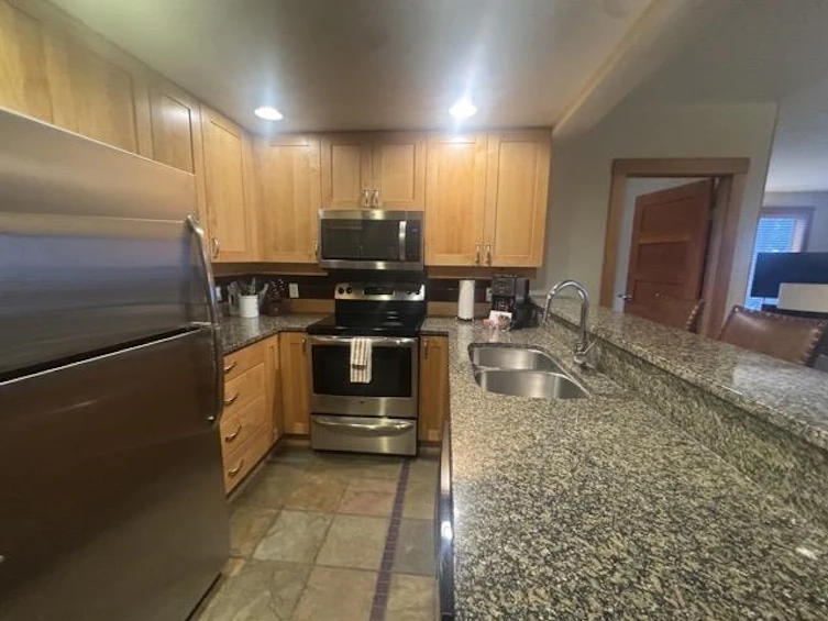 201D-2036 London Lane, Whistler, BC, V8E 0N7 - 17