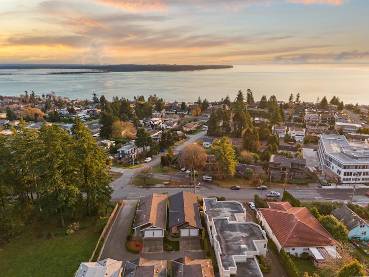 15441 Buena Vista Avenue, Surrey, BC, V4B 1Y9 - 2