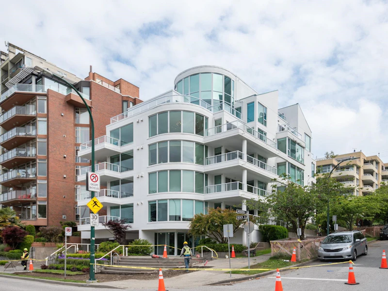 5A - 1403 Beach Avenue, Vancouver BC V6G 1Y3
