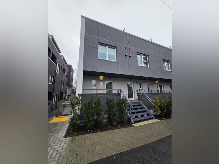 202-2075 E 1st Avenue, Vancouver, BC, V5N 1B6 - 4
