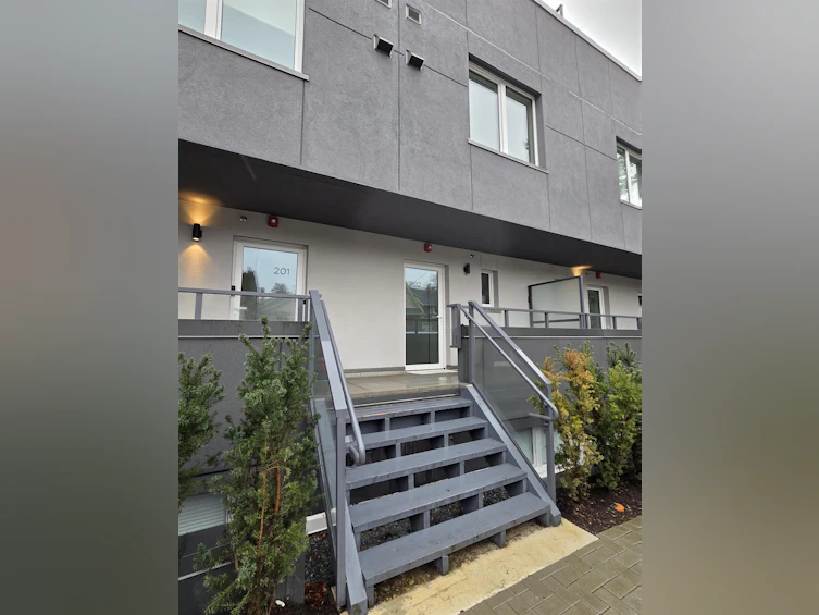 202-2075 E 1st Avenue, Vancouver, BC, V5N 1B6 - 5
