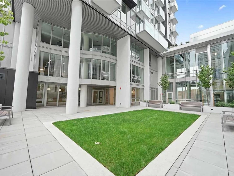 2513-13438 Central Avenue, Surrey, BC, V3T 0N2 - 13