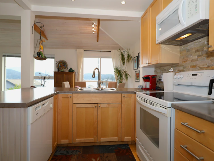 512 S Fletcher Road, Gibsons, BC, V0N 1V9 - 13