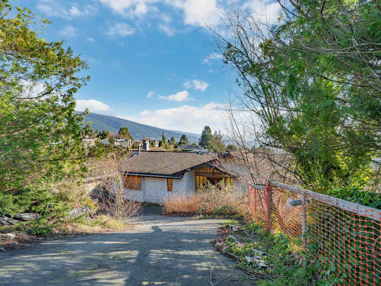 1318 Crestwell Road, West Vancouver, BC, V7S 2P2 - 13
