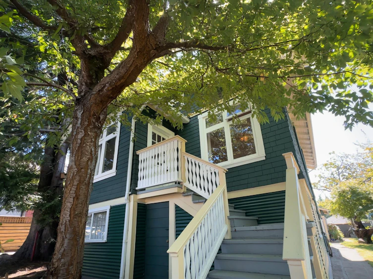 3336 E Georgia Street, Vancouver, BC, V5K 2L4 - 3