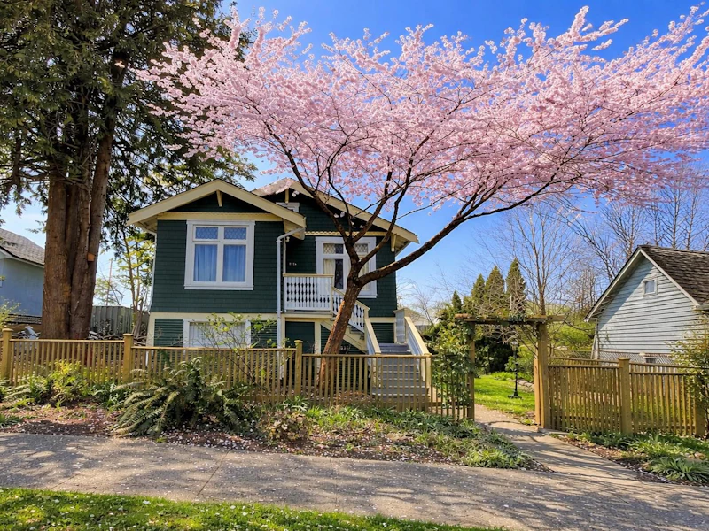 3336 E Georgia Street, Vancouver BC V5K 2L4