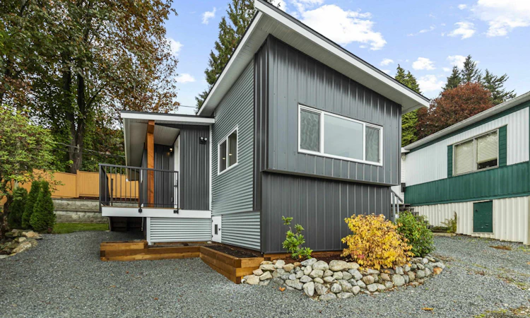 10-34519 Lougheed Highway