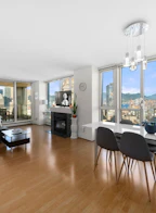 1702 183 Keefer Place