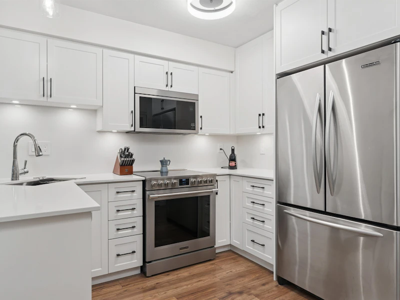 C3 - 332 Lonsdale Avenue, North Vancouver BC V7M 3M5