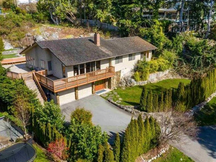 3895 Southridge Avenue, West Vancouver, BC, V7V 3H9
