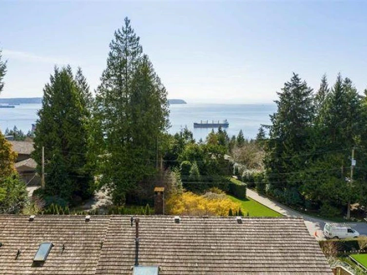 3895 Southridge Avenue, West Vancouver, BC, V7V 3H9 - 9