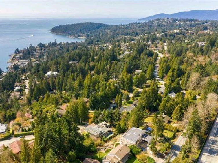 3895 Southridge Avenue, West Vancouver, BC, V7V 3H9 - 6