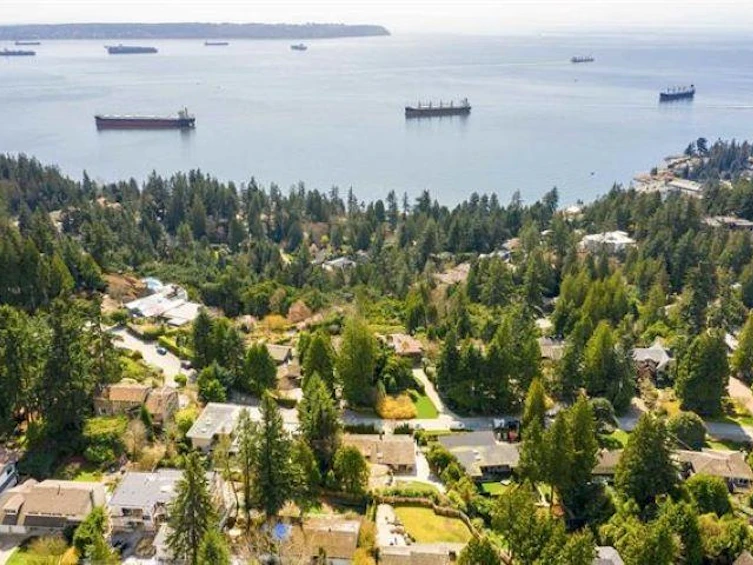 3895 Southridge Avenue, West Vancouver, BC, V7V 3H9 - 7