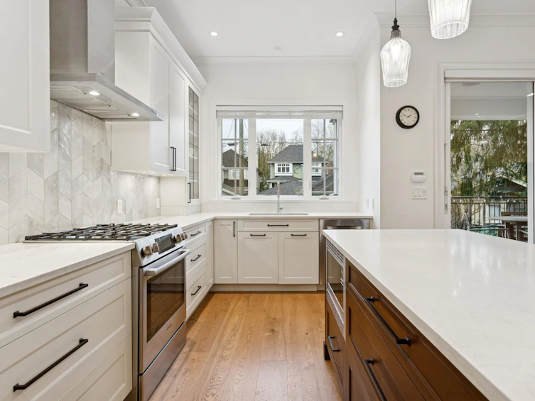2975 W 15th Avenue, Vancouver, BC, V6K 3A2 - 8