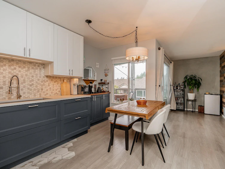 301-7465 Sandborne Avenue, Burnaby, BC, V3N 4W7 - 9