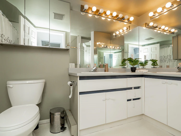 301-7465 Sandborne Avenue, Burnaby, BC, V3N 4W7 - 21