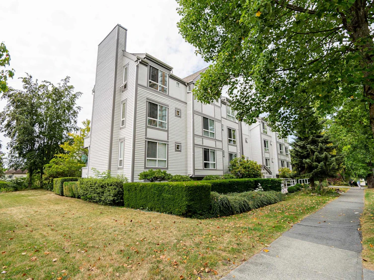 301-7465 Sandborne Avenue, Burnaby, BC, V3N 4W7 - 32
