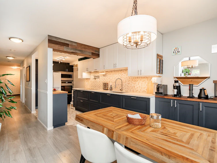301-7465 Sandborne Avenue, Burnaby, BC, V3N 4W7 - 3