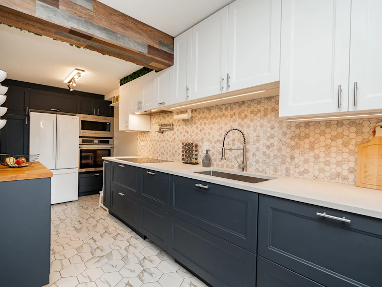 301-7465 Sandborne Avenue, Burnaby, BC, V3N 4W7 - 6