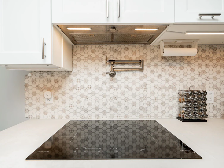301-7465 Sandborne Avenue, Burnaby, BC, V3N 4W7 - 8