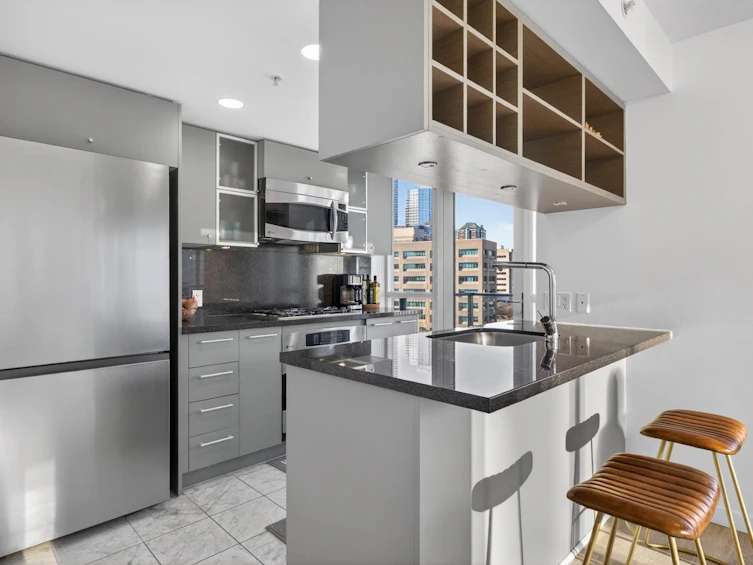 1011-833 Seymour Street, Vancouver, BC, V6B 0G4 - 3