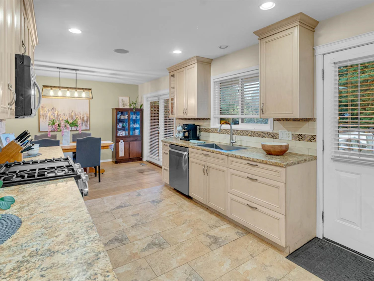 10957 Jay Crescent, Surrey, BC, V3R 5B3 - 9