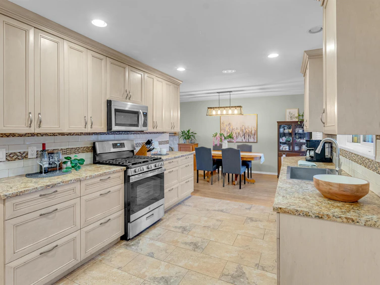 10957 Jay Crescent, Surrey, BC, V3R 5B3 - 8