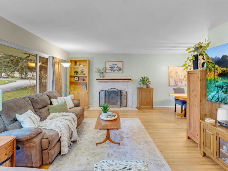 10957 Jay Crescent, Surrey, BC, V3R 5B3 - 2