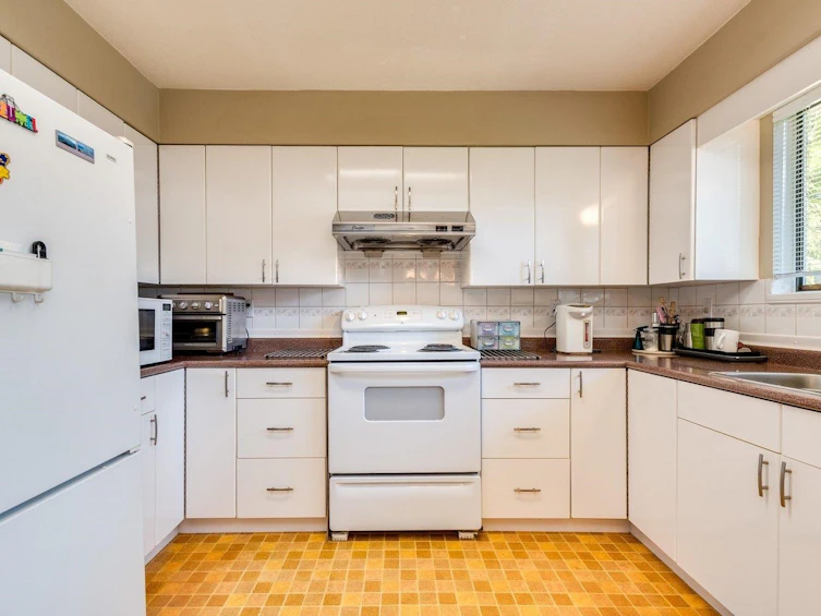 9860 Seacastle Drive, Richmond, BC, V7A 4R8 - 13