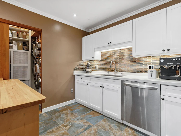 104-6 Renaissance Square, New Westminster, BC, V3M 6N8 - 19