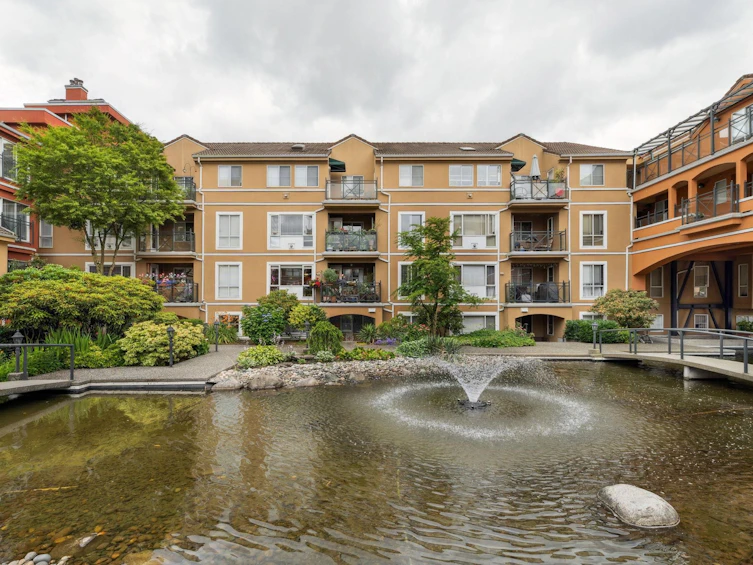 104-6 Renaissance Square, New Westminster, BC, V3M 6N8 - 33