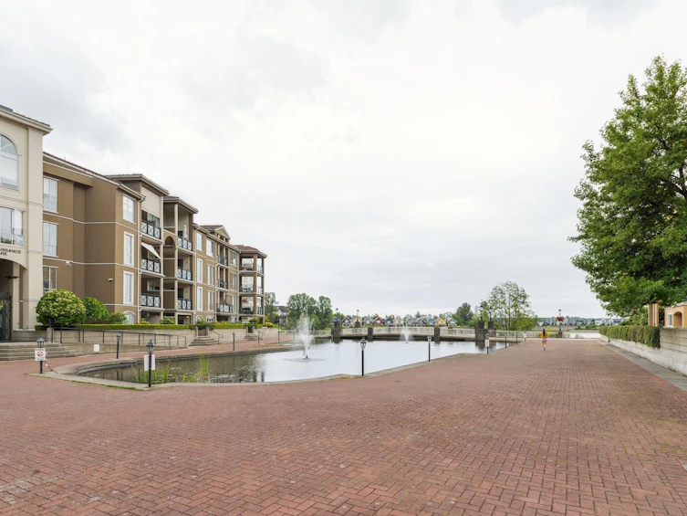 104-6 Renaissance Square, New Westminster, BC, V3M 6N8 - 36