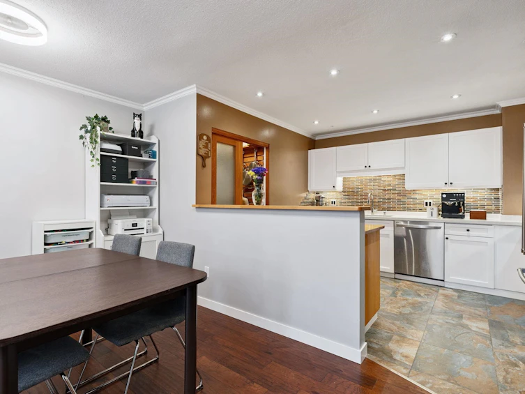 104-6 Renaissance Square, New Westminster, BC, V3M 6N8 - 14