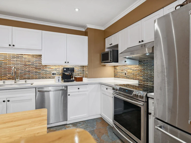 104-6 Renaissance Square, New Westminster, BC, V3M 6N8 - 15