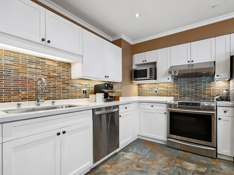 104-6 Renaissance Square, New Westminster, BC, V3M 6N8 - 17