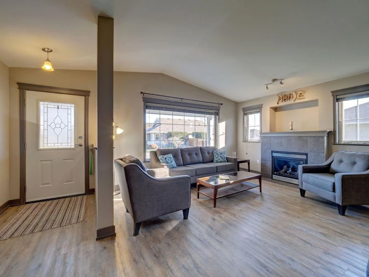 5715 Cartier Road, Sechelt, BC, V7Z 0N5 - 2