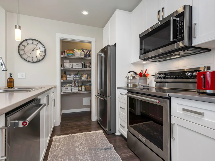 203-2242 Whatcom Road, Abbotsford, BC, V3G 0B3 - 8