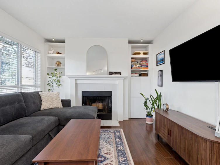203-555 W 14th Avenue, Vancouver, BC, V5Z 4G8 - 2