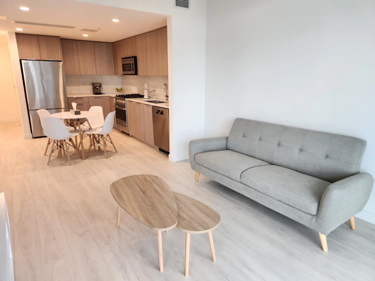 1002-1401 Hunter Street, North Vancouver, BC, V7J 0E2 - 4