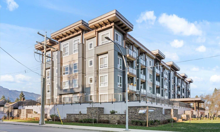 108-9450 Robson Street