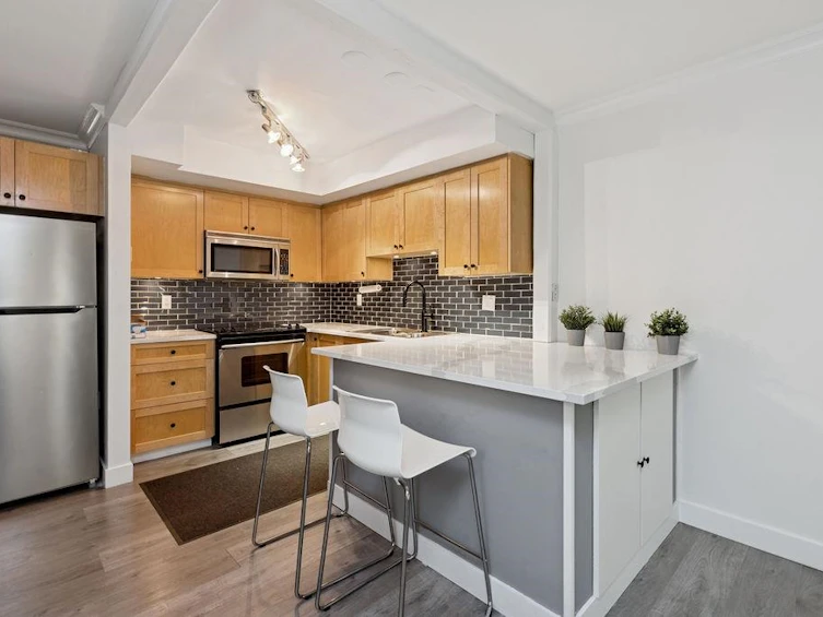 105-3875 W 4th Avenue, Vancouver, BC, V6R 4H8 - 8