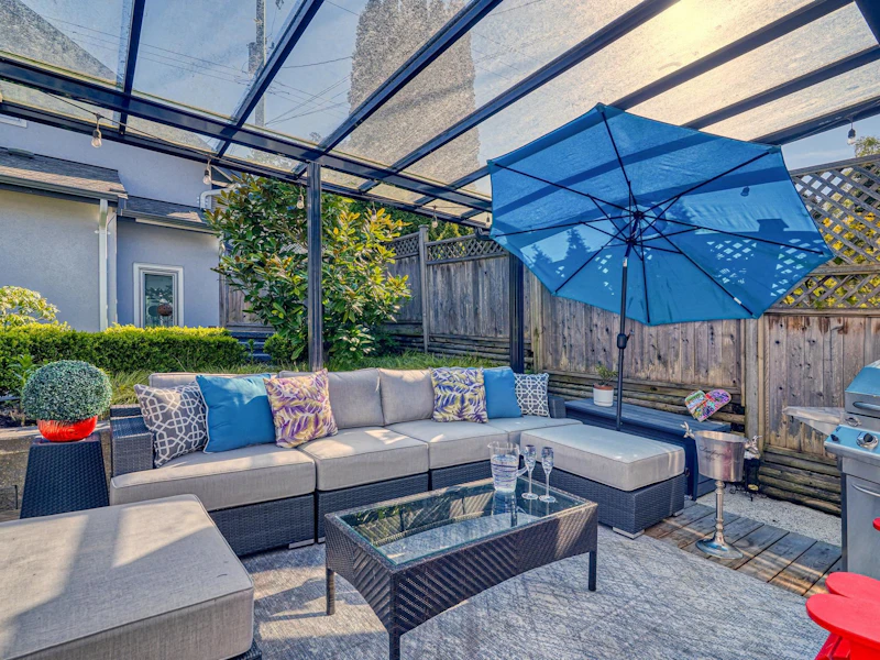 4218 W 10th Avenue, Vancouver BC V6R 2H4