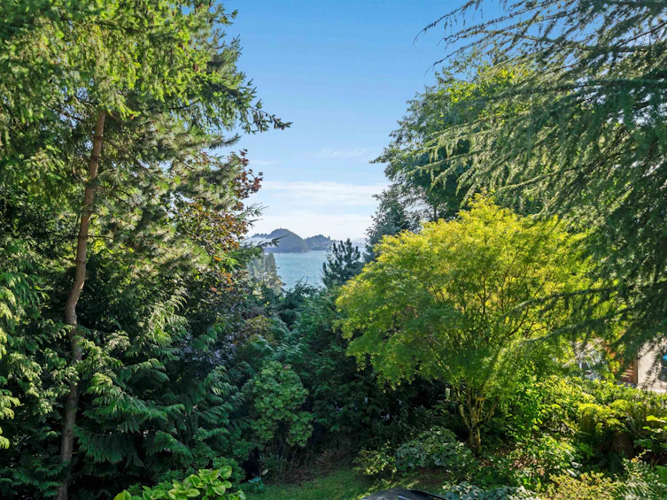 8515 Ansell Place, West Vancouver, BC, V7W 2W3 - 20