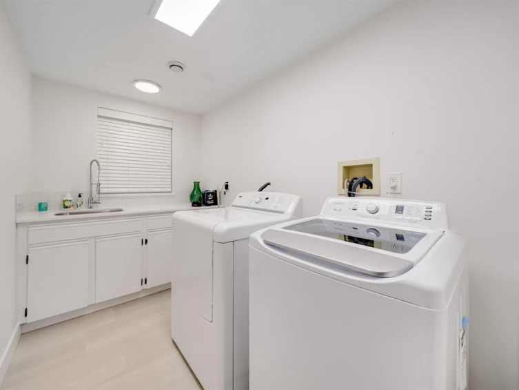 8515 Ansell Place, West Vancouver, BC, V7W 2W3 - 32