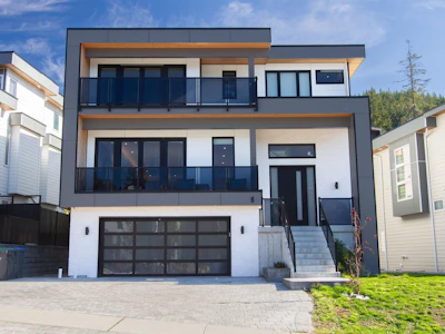 8-3385 Mamquam Road - 3