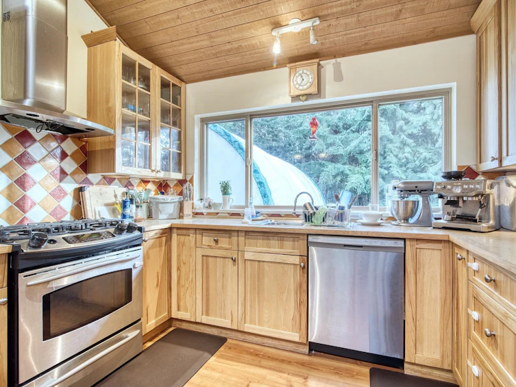 5518 Wakefield Road, Sechelt, BC, V0N 3A8 - 11
