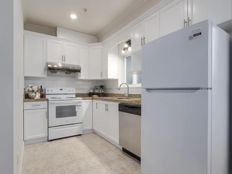 2151 Triumph Street, Vancouver, BC, V5L 1L1 - 10