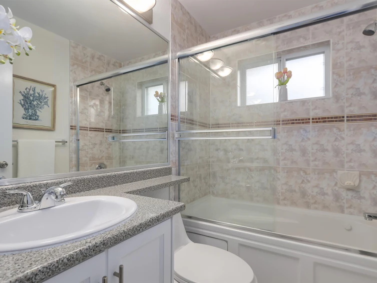 2151 Triumph Street, Vancouver, BC, V5L 1L1 - 21