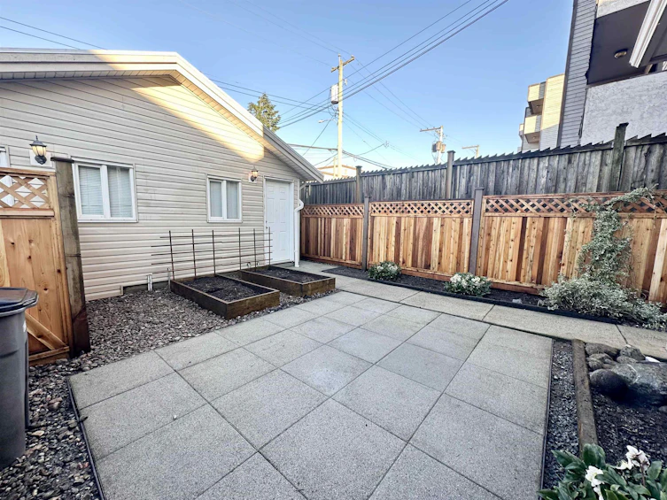 2151 Triumph Street, Vancouver, BC, V5L 1L1 - 24